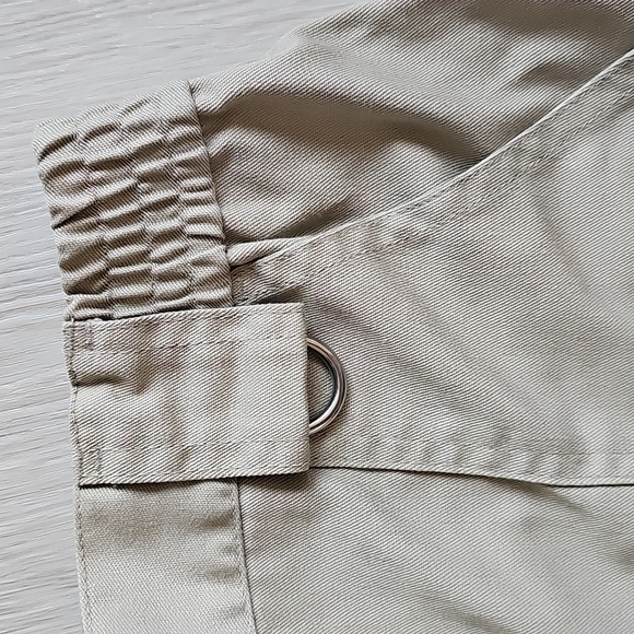Vintage Tilley Endureables High Waisted Khaki Cargo Shorts, *Vintage Size 12 - Picture 4 of 15